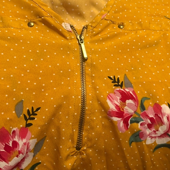 MPH Collection floral and pika dots blouse with a zip on front - Picture 2 of 2